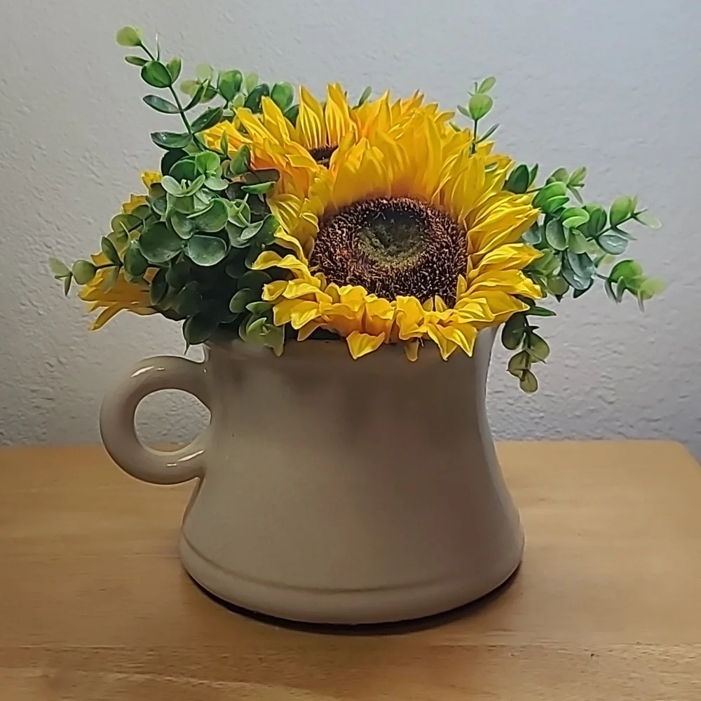 BEAUTIFUL sunflowers 🌻 in ceramic picture - Picture 1 of 6